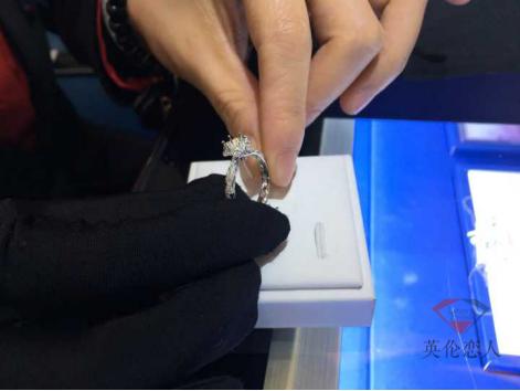 在成都婚戒裸钻定制流程我们该注意些啥？