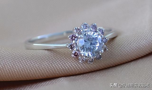 求婚前如何挑选钻戒更实惠？买钻戒记住这三点，少花冤枉钱