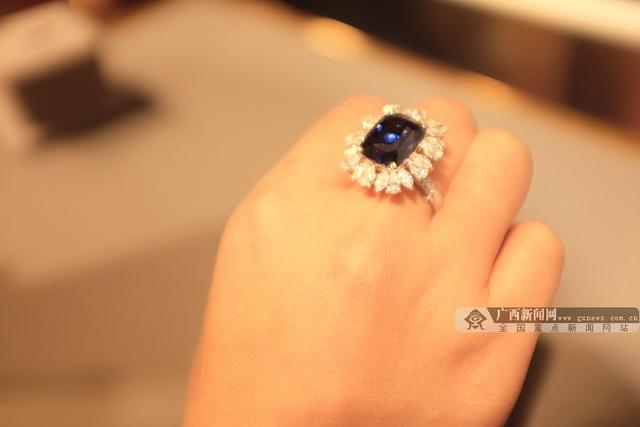 bling bling！东博会上的钻石珠宝闪亮登场(组图)