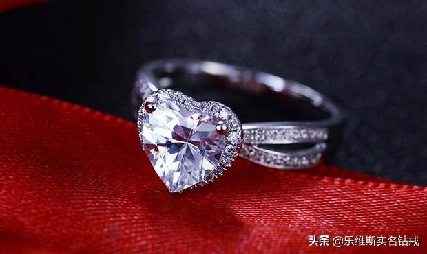 1克拉钻戒多少钱？购买的时候哪些因素不能忽视？