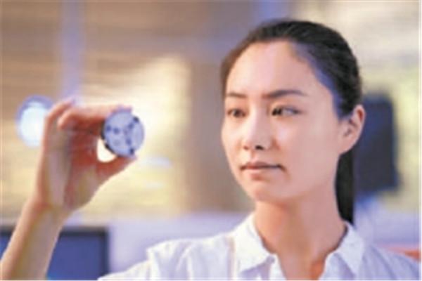 制造钻石 室温下只需几分钟