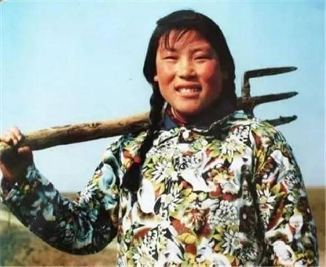 42年前，捡到世界第一大钻石，捐给国家的女孩，她怎么样了？