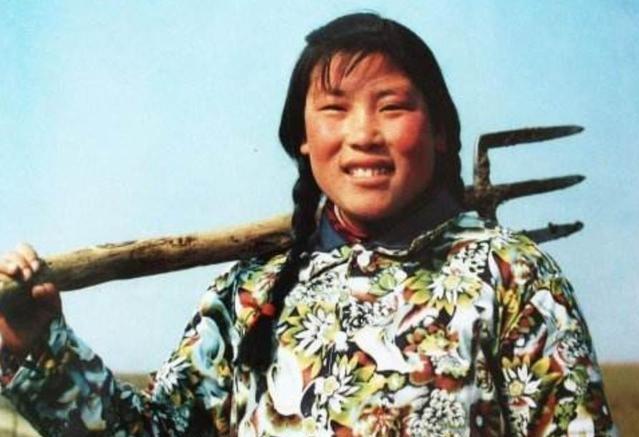 “钻石姑娘”捡到10亿元钻石，不但没被诱惑，反而将钻石上交国家