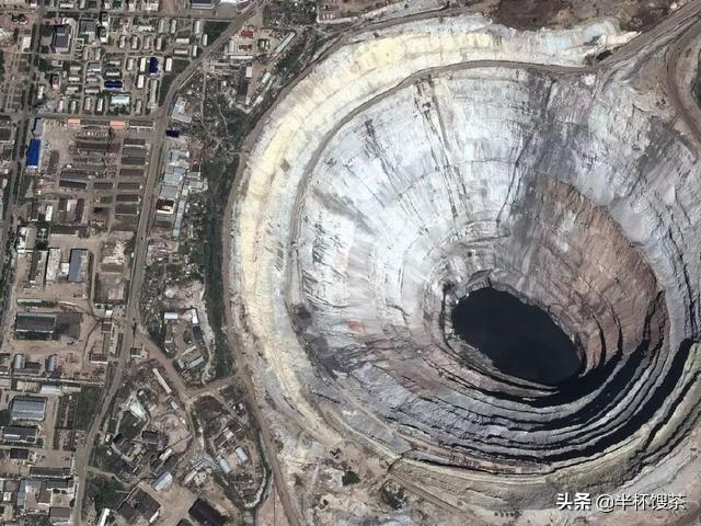 占全球钻石产量四分之一，令人恐惧的露天钻石矿，能吸掉直升飞机