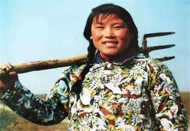 她意外挖出“我国最大天然钻石”，主动无偿上交，后来怎样了
