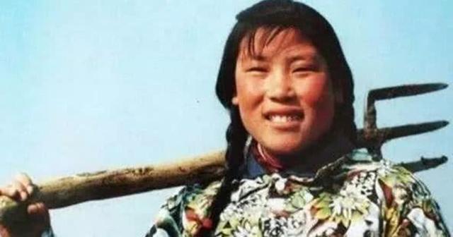 还记得当年捡到10亿钻石上交给国家的农村女孩吗？现在过成了这样