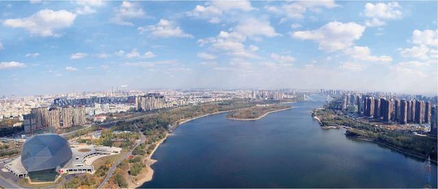 #最受欢迎的沈阳十大旅游景点# 五里河公园及盛京大剧院：赏最旖旎的风景，看最闪耀的“钻石”