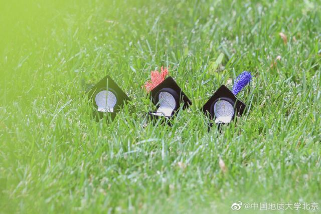 水晶、蓝宝石、钻石，中国地质大学北京为毕业生定制宝石戒指