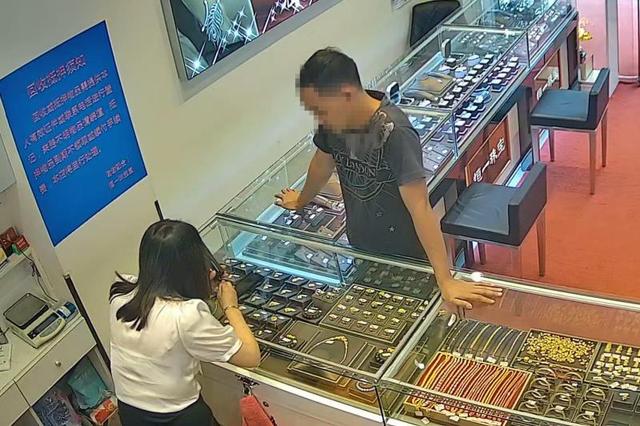 警方破获钻石诈骗案：3名“钻石商人”兜售假冒钻石，多家店铺被骗