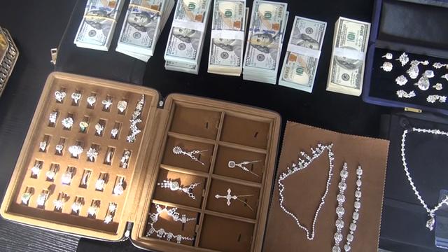 20人被抓！珠宝公司伙同“水客”走私钻石超4000万