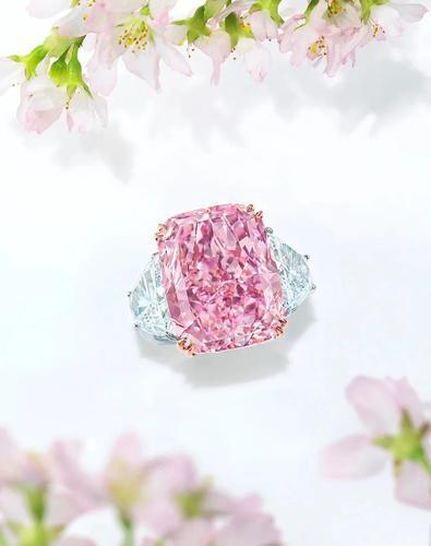 史上最大艳彩紫粉红钻石以1.95亿港币落槌