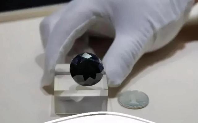 钻石颜色级别有几种？为啥黑钻能卖出2.5亿高价