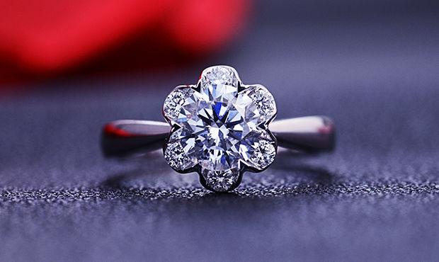 钻戒贵不贵？结婚选择钻戒大概需要多少预算？1万够吗？