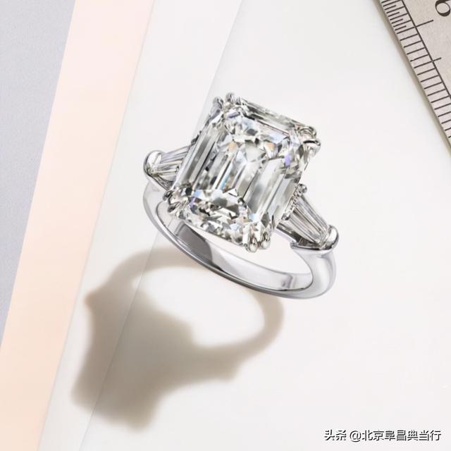 购买钻戒是钻石越大越好吗？