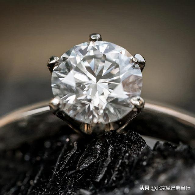 提起钻石，经常说的“八心八箭”是什么意思？