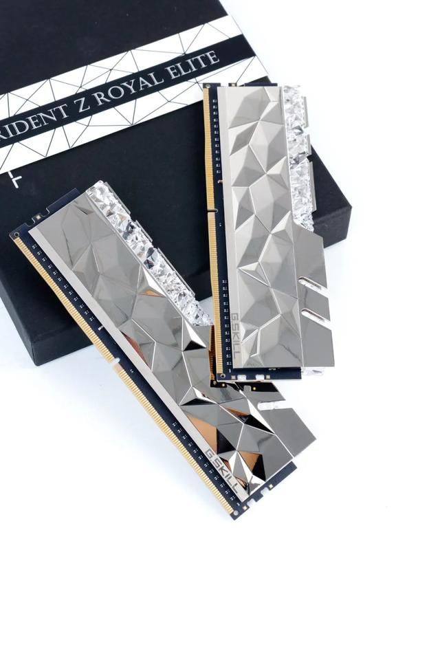 DDR5来了也不怕！可稳定工作在DDR4 5066的“钻石”内存实战测试