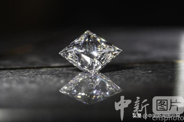 （第四届进博会）进博会上的16.42克拉培育钻石